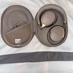 Bose Quiet Comfort Ultra Wireless Headphones